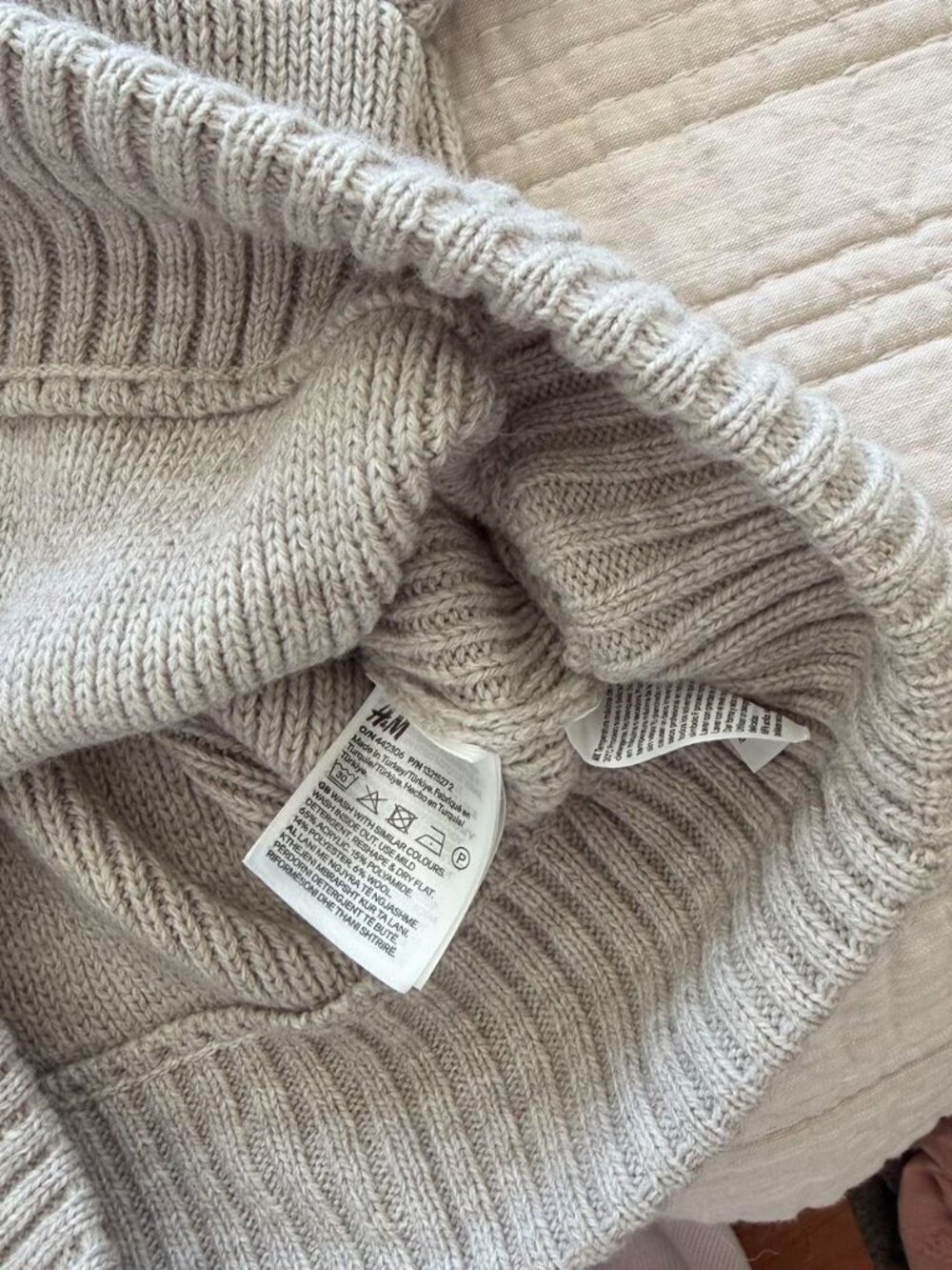 H&M Beige Sweater Short Sleeve - Picture 3 of 4
